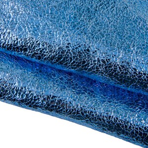 Pellame LAMINATO azzurro stampa crackle, pelle metallizzata blu chiaro, capra morbida per artigiani B17327-MT La Garzarara