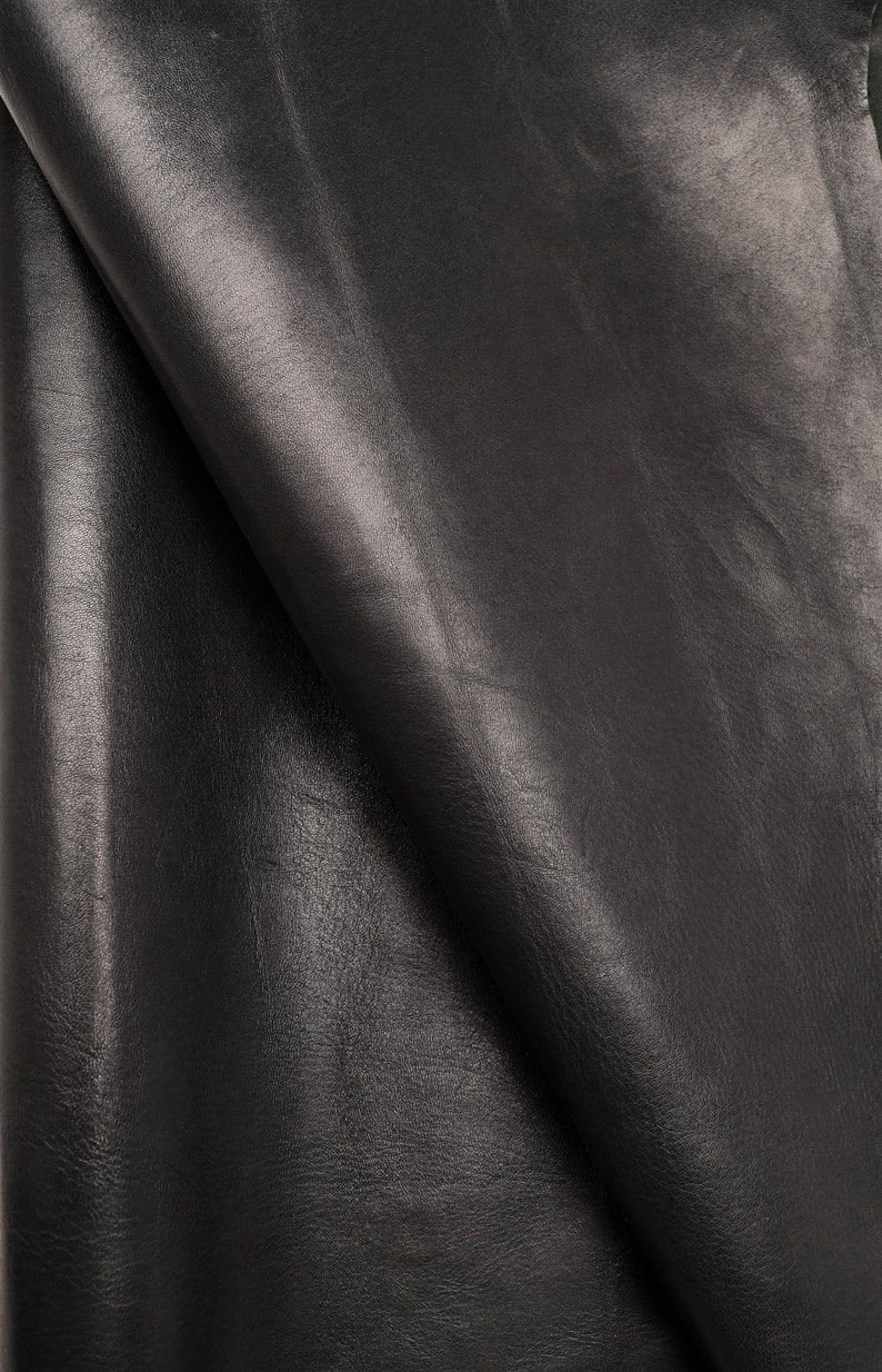sporty style milled semi-glossy black colored kid hide semi-glossy Italian leather soft skin A2795-VT La Garzarara