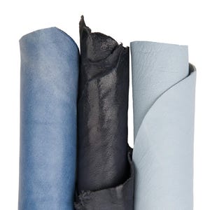 Lotto pellami BLU azzurro, 3 pelli di capra sportive morbide VINTAGE per hobbisti, assortimento come da foto B17738-VT La Garzarara