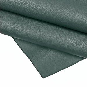 Pelle di vitello verde malachite con grana, vitello sportivo morbido semi lucido B14728-TU La Garzarara