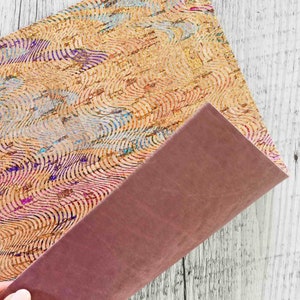 Scampoli di SUGHERO naturale stampa caleidoscopio astratta metallizzata, PELLE color rosa antico accoppiata nel retro    B946