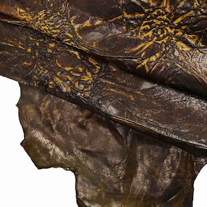 PELLE artigianale marrone verdone stropicciata lucida - agnello  raggrinzita stropicciata -pellame particolare  B13543-VT La Garzarara