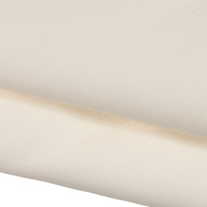 Pelle BIANCA morbida, NAPPA su agnello liscia semi lucida, pellame bianco latte setoso 0.8 - 0.9 mm B16889-TU La Garzarara