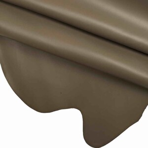 PELLE colore  GRIGIO vitellino abrasivato , pellame opaco look classico/sportivo  per artigiani B13095-TU La Garzarara