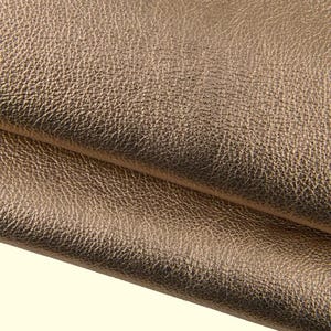 Pellame platino CHAMPAGNE, capra laminata stampa grana dollaro piccola, pelle metallizzata morbida B17310-MT La Garzarara