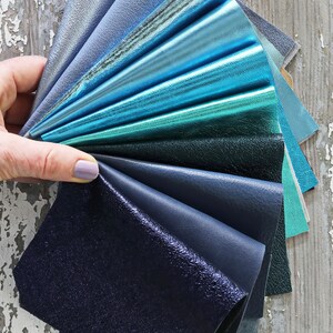 10 Ritagli di pelle Blu, Azzurro e Turchese, scampoli laminati e NON, tinta unita, lisci, con grana, spessori e morbidezze varie   B1535