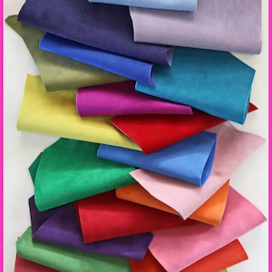Sacchetto di ritagli di pelli SCAMOSCIATI colori VIVACI, pezzi di camoscio lisci, tinta unita 0,300 kg - 0,500 kg   B1504-RC  La Garzarara