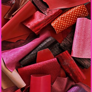 Sacchetto di ritagli di pelle miste, toni ROSSO e ROSA, stampe, fantasie e morbidezze varie   0,300 kg - 0,500 kg - 0,750 kg - 1 kg  B052