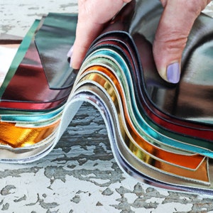 Ritagli esclusivi di pelle laminata SPECCHIO, selezione casuale di scampoli metallizzati LISCI in diversi colori  300 gr B1527  La Garzarara