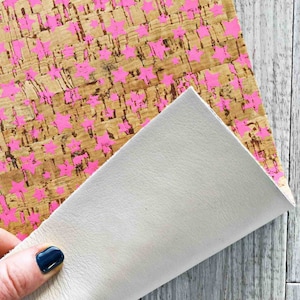 Fogli di SUGHERO naturale stampa stelline rosa con PELLE di vitello color panna accoppiata nel retro 25x20 cm/30x30 cm/40x40 cm  B831