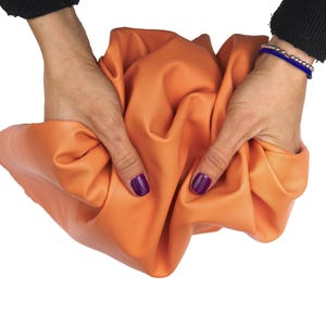 Pelle NAPPA arancio tenue, pellame agnello liscio pesca sottile morbido per abbigliamento e artigianato B17609-TU La Garzarara