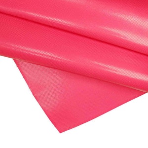 PELLE FUXIA fluo, vitello rosa fluorescente con leggera stampa, pellame fuxia lucido, rigido, 1.7/1.8 mm    B14173-ST/B    La Garzarara