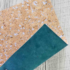 Fogli di SUGHERO naturale stampa astratta celeste e CAMOSCIO color blu accoppiata nel retro 15 x 12 cm / 25x20 / 30x30 cm  B944