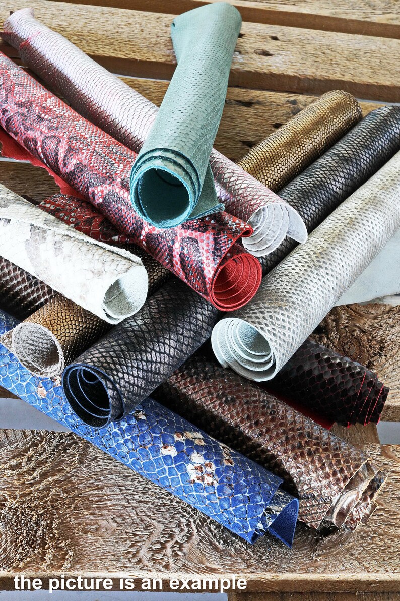 Chutes de cuir imprimé python, restes de cuir imprimé serpent aléatoires, couleurs mélangées, lisses et grainées, cuirs assortis 0,5-1 kg B096/B image 1