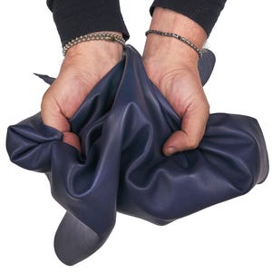 Pellame liscio blu, NAPPA morbida da ABBIGLIAMENTO, pelle agnello per artigiani B17595-TU  La Garzarara