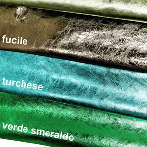 VITELLO LAMINATO pelle stropicciata con lamina fucile verde, pellame effetto carta cioccolatino, per il fai da te B17576-MT La Garzarara