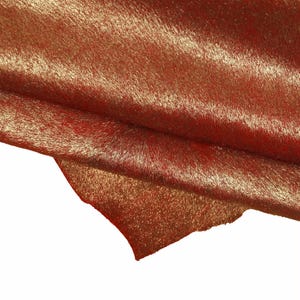 Pellame di CAVALLINO rosso laminato platino, pelle di vitello effetto pony metallizzato morbido B15637-CV La Garzarara