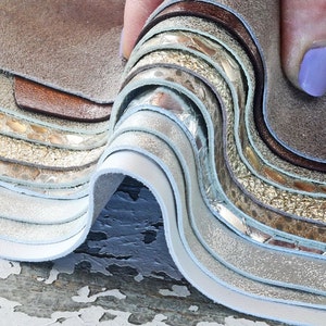 Ritagli di pelle PLATINO BIANCO FUCILE selezione casuale, scampoli laminati e non, tinta unita, lisci,grana e morbidezze varie  300 gr B1526