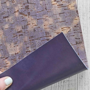 Fogli di SUGHERO naturale stampa astratta e PELLE di vitello semilucida color blu scuro accoppiata nel retro  15x12 / 25x20 / 30x30 cm  B897