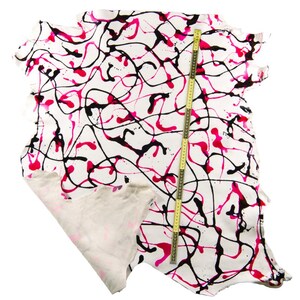 Pelle STAMPA SCHIZZO fuxia nero su base bianca, capra dipinta a mano fantasia pollock, pellame unico per hobbisti B16854-DM La Garzarara