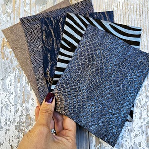 5 Ritagli di pellami unici selezionati, MARRONE e ARGENTO, stampe varie, laminate e non, pezzi mix di fantasie come da foto RT252