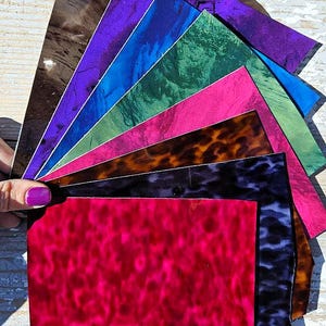 8 Ritagli di pellami unici selezionati, stampe e colori vari, VERNICE, pezzi mix di fantasie come da foto RT279