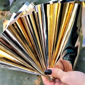 9 Ritagli di pellami unici selezionati sui toni ARGENTO, PLATINO e ORO, pezzi di pelle laminati specchio assortimento come da foto RT80