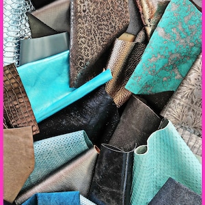 Sacchetto di ritagli di pelle miste, tonalità di BLU e GRIGIO, stampe, lamine, fantasie e morbidezze varie,  da 0,300 kg a 1 kg   B053