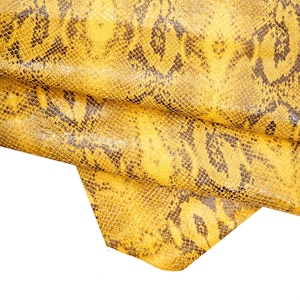 PELLE PITONE giallo, pelle disegno serpente morbida, pellame motivo stampa rettile lucido, 0.9 - 1.0 mm B16462-ST La Garzarara