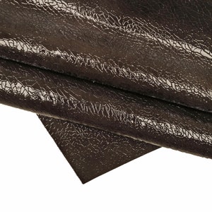 Pelle VERNICIATA verde petrolio e grigio scuro, pellame di vernice stampa simil crackle, vitello lucido morbidezza media B15875-ST