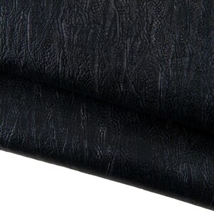 Pellame nero acciaio, capra VERNICIATA metallizzata, pelle lucida morbida stampata, perfetta per hobbisti B17392-MT(ST) La Garzarara