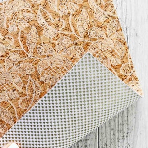 Fogli di SUGHERO naturale stampa a fiori color bianco e PELLE base bianca e triangolini oro accoppiata nel retro 15x12/25x20/30x30 cm  B881