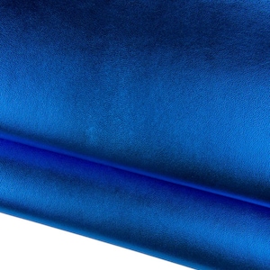 Pelle LAMINATA bluette, capra metallizzata liscia, pellame morbido blu elettrico per hobbisti 0.7 - 0.8 mm B17314-MT La Garzarara