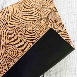 Fogli di SUGHERO naturale stampa astratta col nero e PELLE di vitello opaca nera accoppiata nel retro  15x12 / 25x20 / 30x30 cm  B937