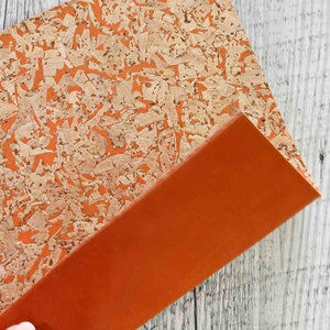 Fogli di SUGHERO naturale stampa astratta arancione e PELLE color arancione un po' ingrassata accoppiata nel retro 25x20 / 30x30 cm  B950