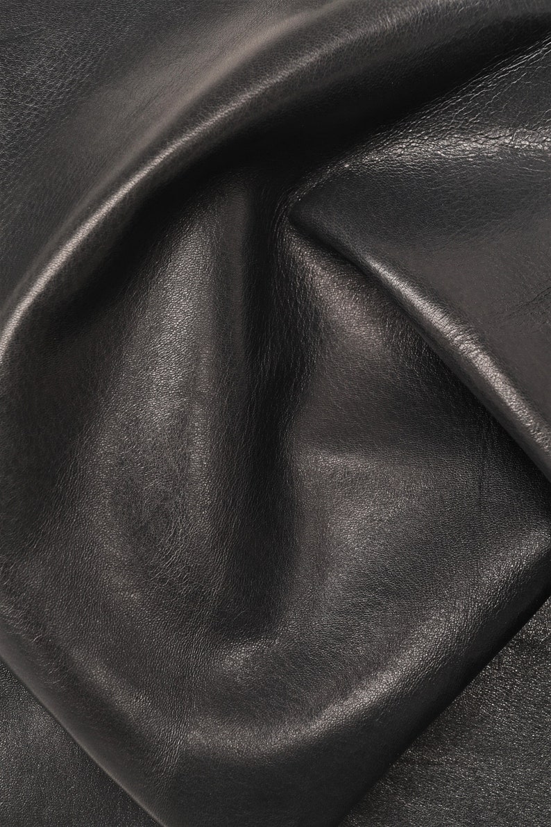 sporty style milled semi-glossy black colored kid hide semi-glossy Italian leather soft skin A2795-VT La Garzarara