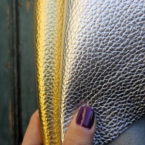 Scampoli di vera pelle, vitello stampa grana dollaro, laminati oro e argento, mano morbida 40x40 cm  spessore 1.5-1.6 mm  RT309 La Garzarara