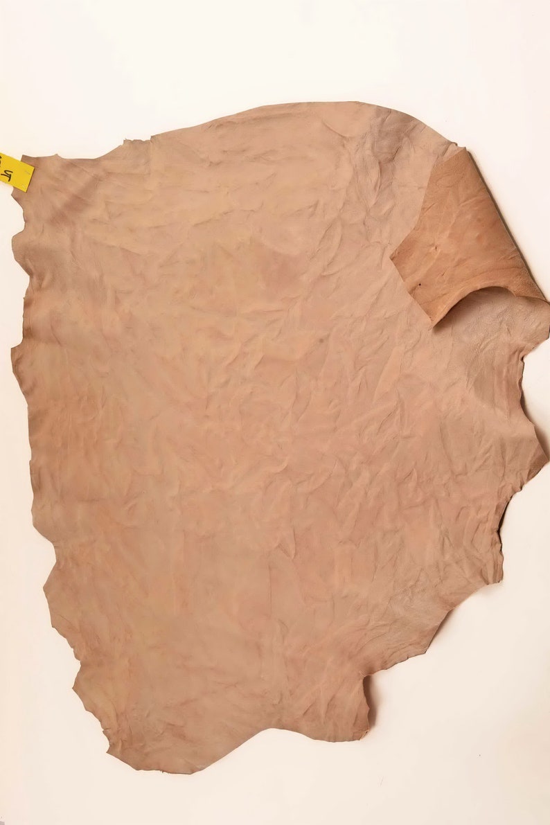 Italian leather soft skin A5936-VT La Garzarara sporty looking size 45 x 70 cm washed crumpled effect light dusty pink hide