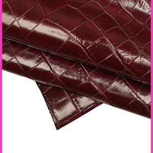 Pelle STAMPA COCCO bordeaux, pellame stampato coccodrillo, vitello lucido, rigido B15082-ST La Garzarara