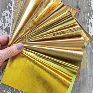 10 Ritagli di pelle ORO laminata, selezione casuale di metallizzati tinta unita LISCI, con grana, spessori e morbidezze varie  B1530