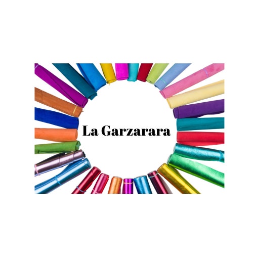 LA GARZARARA - Ritagli Di Pelle In Tinta Argento - Minimo 12x15 Cm - 0,300 Kg -Selezione Casuale Per Artigianato Cucito E Creazioni Handmade - Laminati E Non, Rifiniture E Fantasie Varie - 10