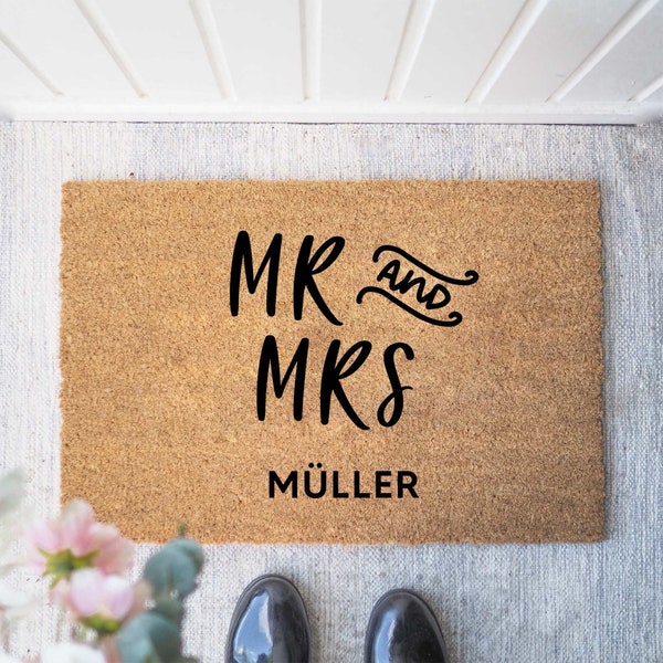 Personalisierte  Kokos Fußmatte 'Mr & Mrs CAPS' | Geschenk Einzug | Hochzeitsgeschenk | Türmatte | Fussmatte Mr Mrs | Buchstabenkult