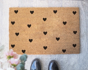 Paillasson en noix de coco 'Hearts of Rain' | Cadeau de pendaison de crémaillère de tapis d’intérieur | Cadeau de mariage | Paillasson