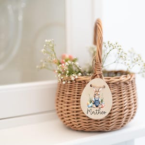 Personalisiertes Osterkörbchen mit Anhänger und Korb | Osterhase Latz | Holzschild Baby Kind Ostertasche Geschenkidee | Osternest
