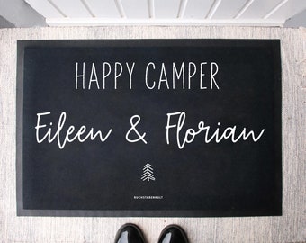 Personalisierte Stoff Fußmatte Happy Camper -Schwarz- | Indoor Matte Geschenk zum Einzug | Hochzeitsgeschenk | Türmatte Individuell