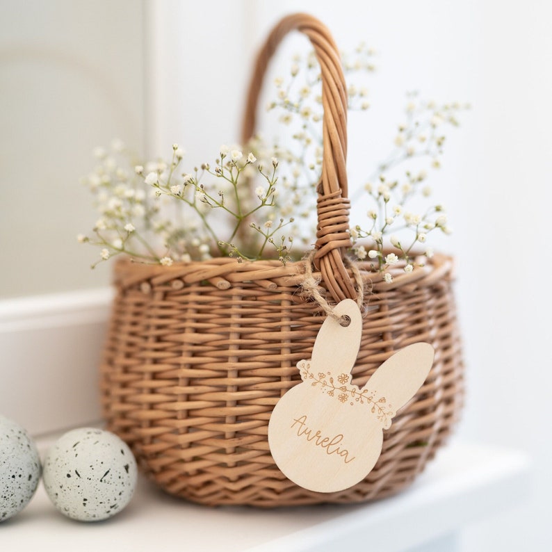 Personalized Easter basket with engraving and basket Bunny with wreath Wooden sign baby child Easter bag gift idea image 1