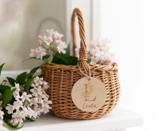 Personalisierter Korb mit Anhänger | Blumenkind Initial | Hochzeit | Blumenmädchen | Kinderkorb | Kaufladen Zubehör | Weidekorb