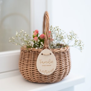 Personalisiertes Osterkörbchen mit Gravur und Korb | Familie | Holzschild Baby Kind Ostertasche Geschenkidee
