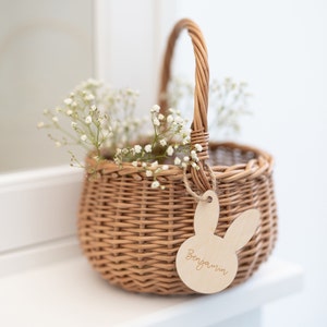 Personalisiertes Osterkörbchen mit Gravur und Korb | Hase schlicht | Holzschild Baby Kind Ostertasche Geschenkidee