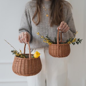 Personalisiertes Osterkörbchen mit Gravur und Korb Hase mit Kranz Holzschild Baby Kind Ostertasche Geschenkidee zdjęcie 6